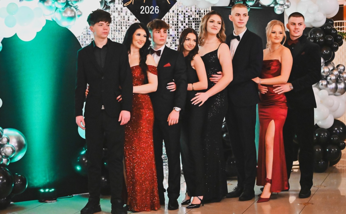 Poloneza czas zacząć! Studniówka ZSOMS w Raciborzu [FOTO i WIDEO] - Serwis informacyjny z Raciborza - naszraciborz.pl