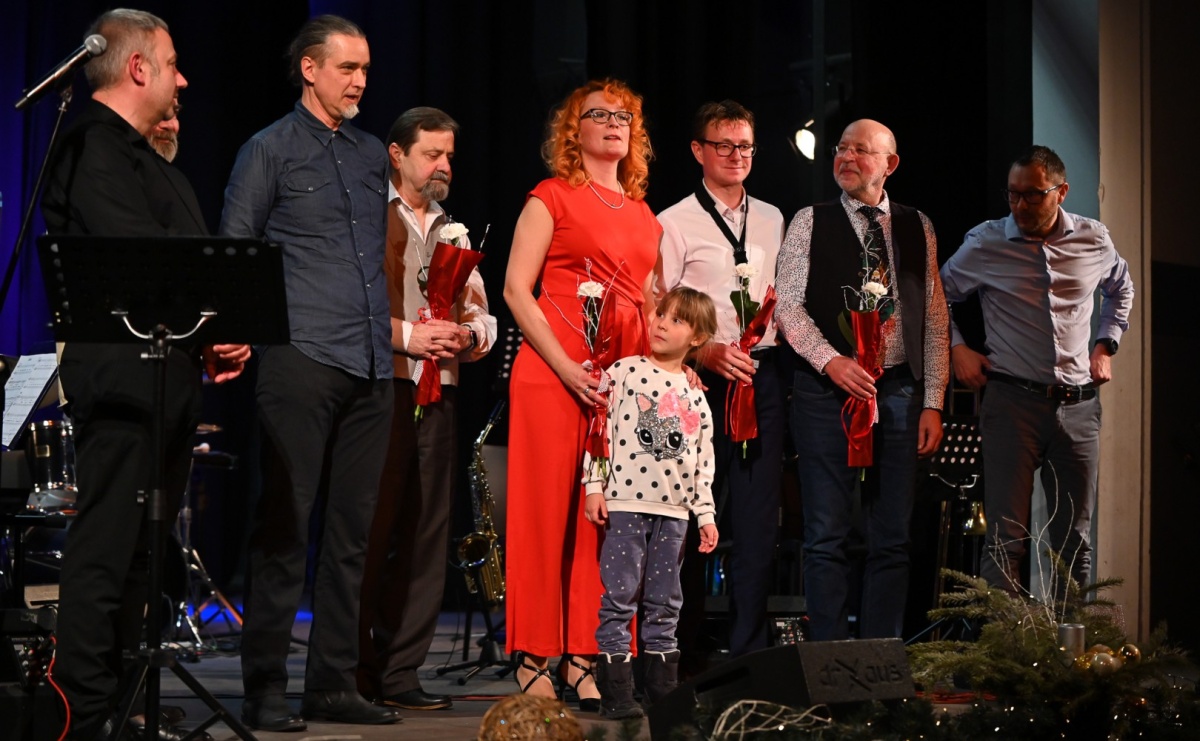 Świąteczno-zimowy koncert GRUPY BEZ NAZWY w klimacie amerykańskich standardów - Serwis informacyjny z Raciborza - naszraciborz.pl