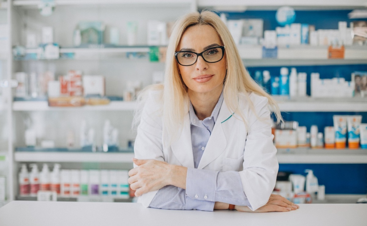 Fartuchy medyczne w aptece – jak wybrać model odpowiedni dla farmaceuty? - Serwis informacyjny z Raciborza - naszraciborz.pl