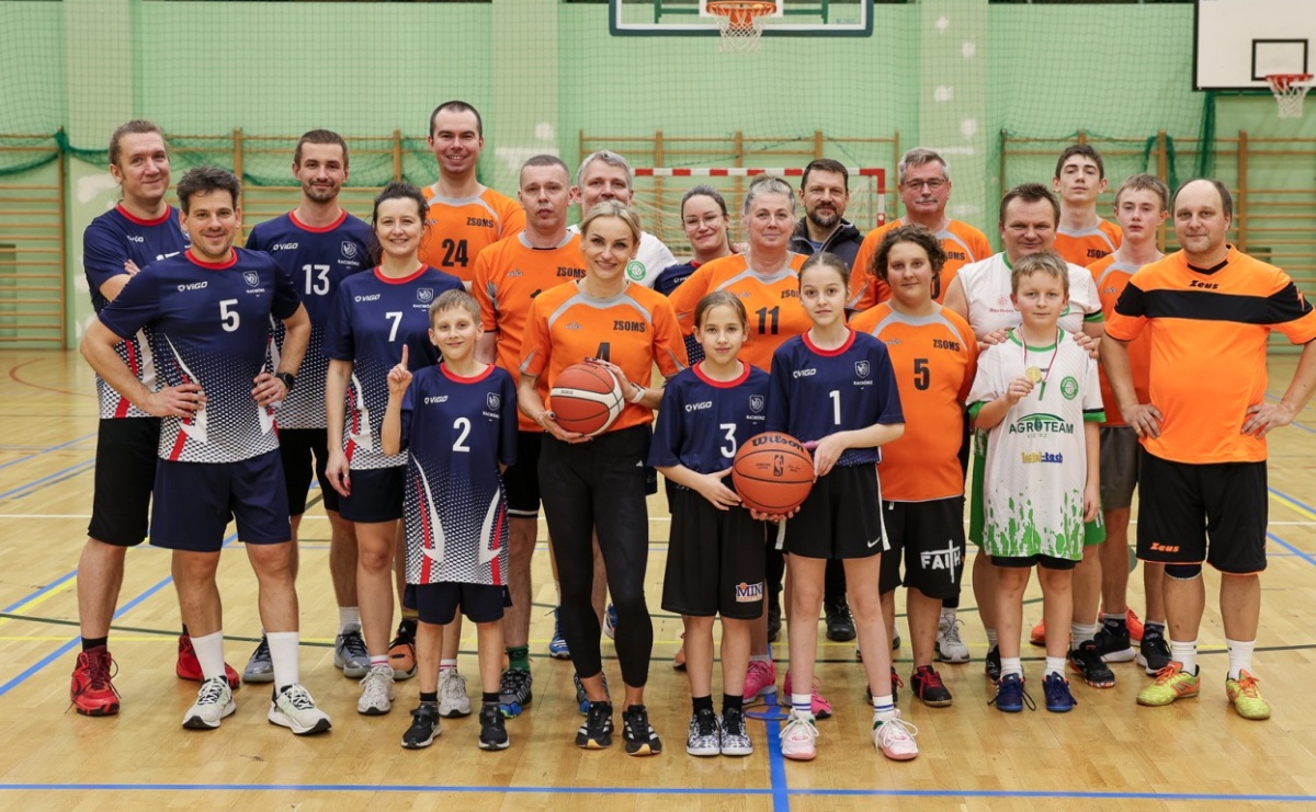 Kosmiczny mecz koszykówki podczas 34. Finału WOŚP w Raciborzu - Serwis informacyjny z Raciborza - naszraciborz.pl