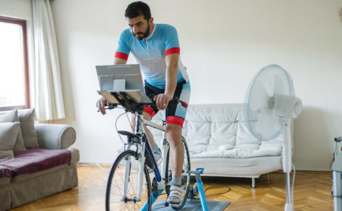 Trening kolarski w domu - jak wybrać odpowiedni trenażer? - Serwis informacyjny z Raciborza - naszraciborz.pl