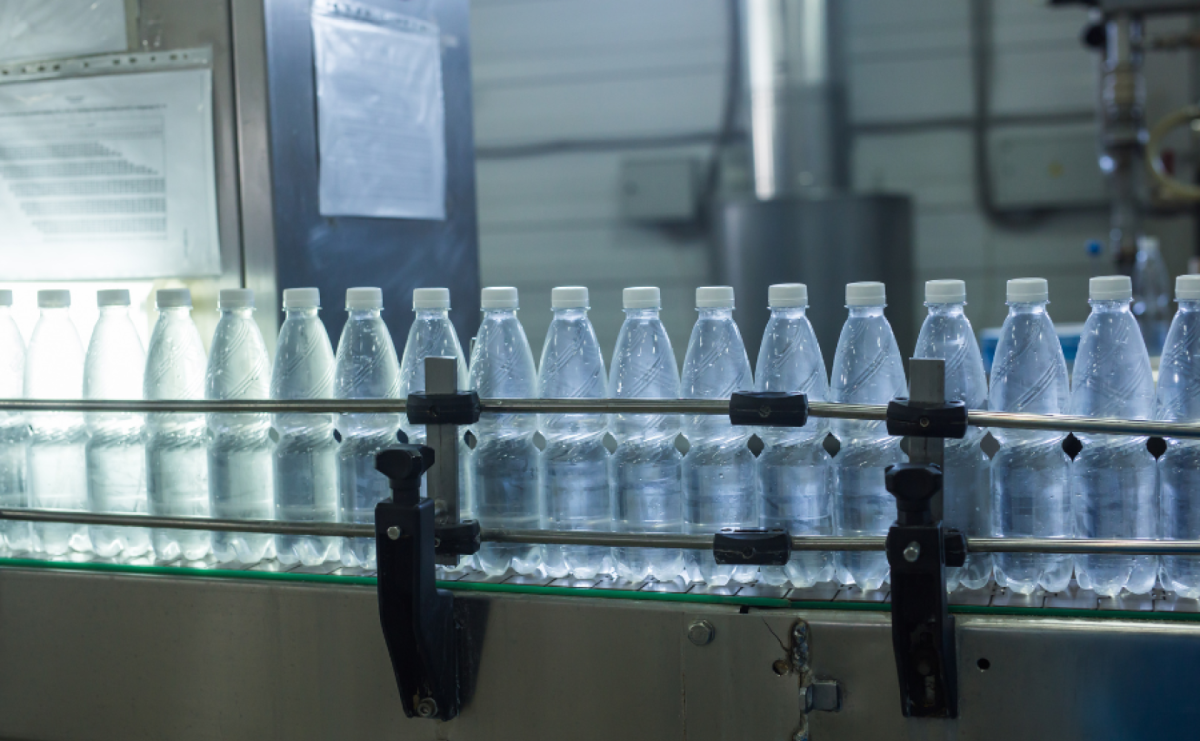 Efektywność i automatyzacja produkcji butelek PET - jaką butelczarkę wybrać? - Serwis informacyjny z Raciborza - naszraciborz.pl