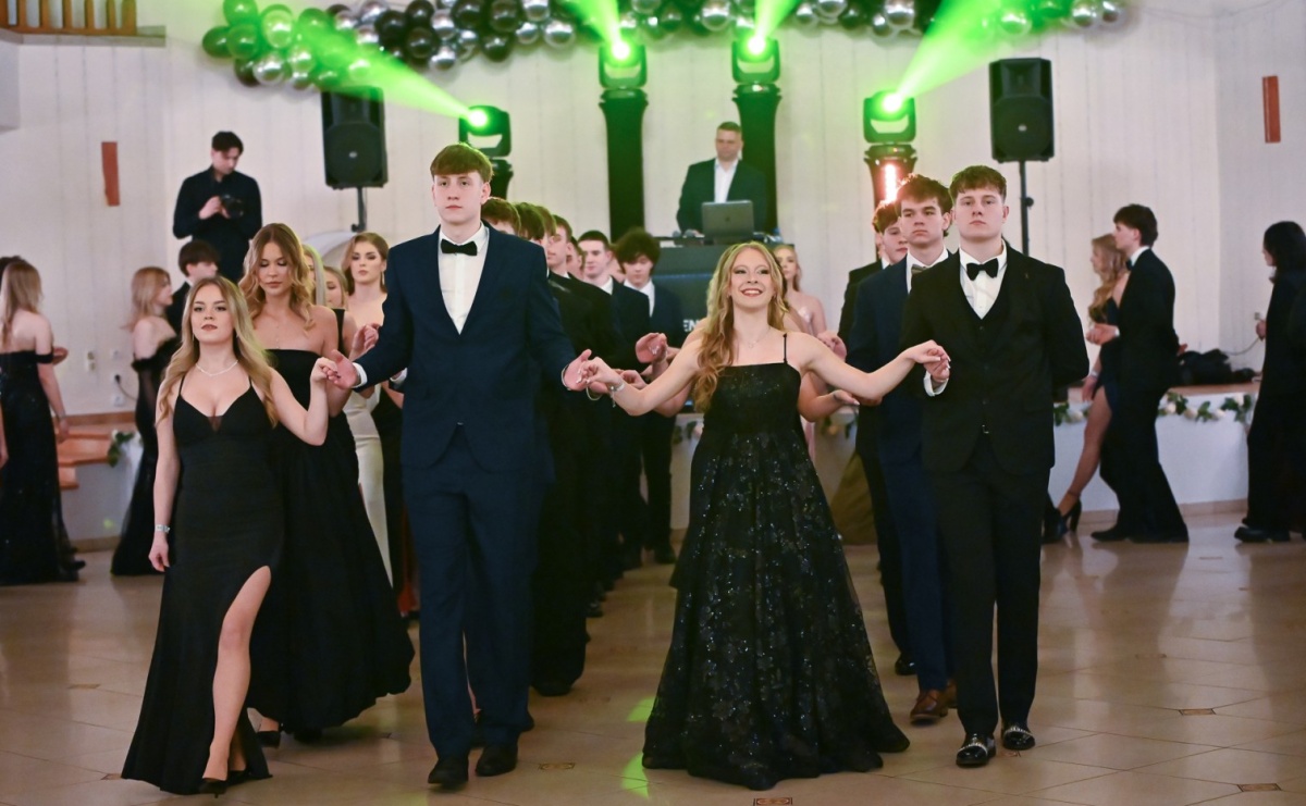 Razem młodzi przyjaciele! Studniówka II LO z Raciborza [FOTO i WIDEO] - Serwis informacyjny z Raciborza - naszraciborz.pl