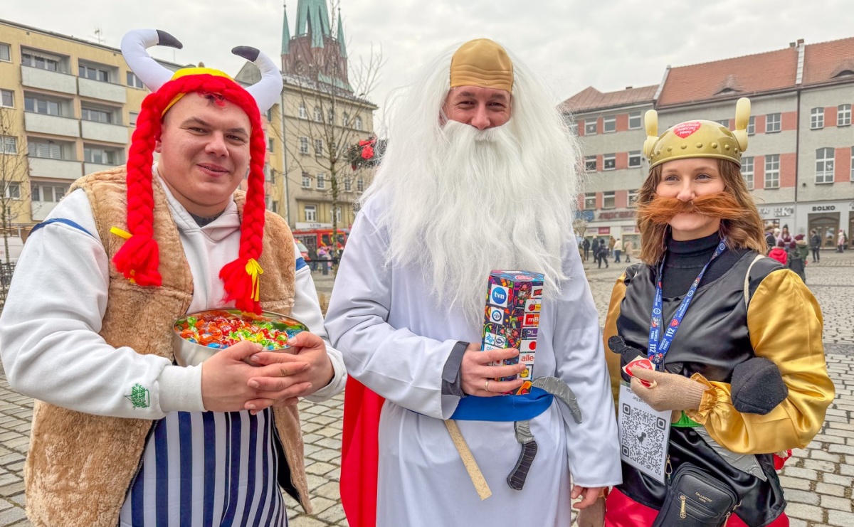 Galowie, wojowie, mundurowi i dobrej jadło - raciborski finał WOŚP na Rynku - Serwis informacyjny z Raciborza - naszraciborz.pl