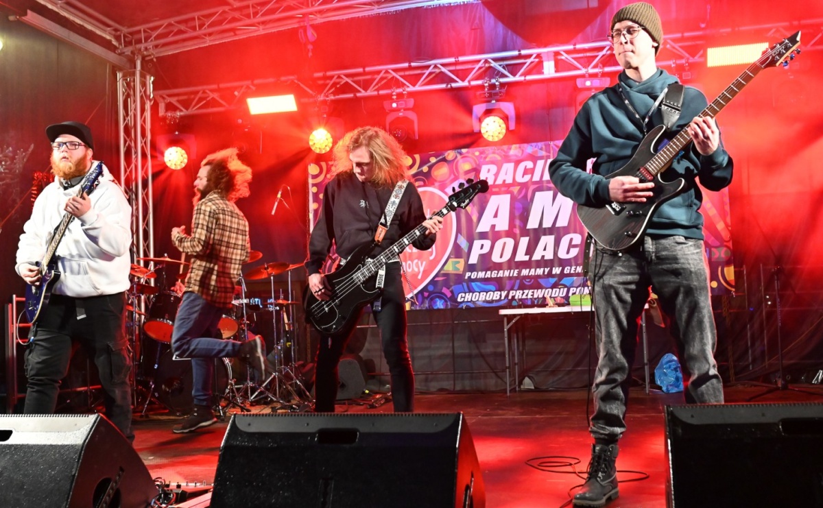 Rock, ogień, Zumba i licytacje – tak przebiegł finał WOŚP na raciborskim Rynku [FOTO i WIDEO] - Serwis informacyjny z Raciborza - naszraciborz.pl