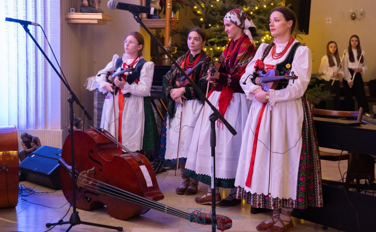 Gminny Przegląd Kolęd w Pietrowicach Wielkich z udziałem górali z Milówki - Serwis informacyjny z Raciborza - naszraciborz.pl