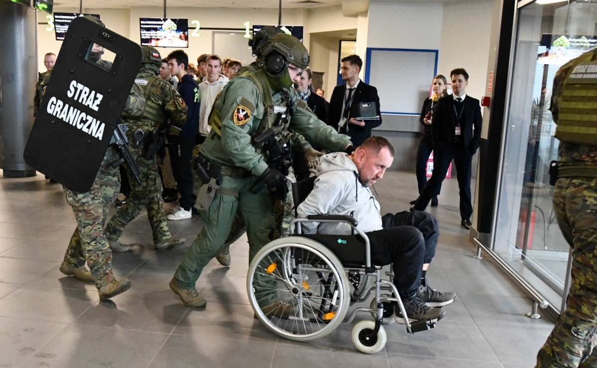 Kolejne szkolenie taktyczne z zakresu Działań interwencyjnych na lotnisku w Katowicach - Serwis informacyjny z Raciborza - naszraciborz.pl