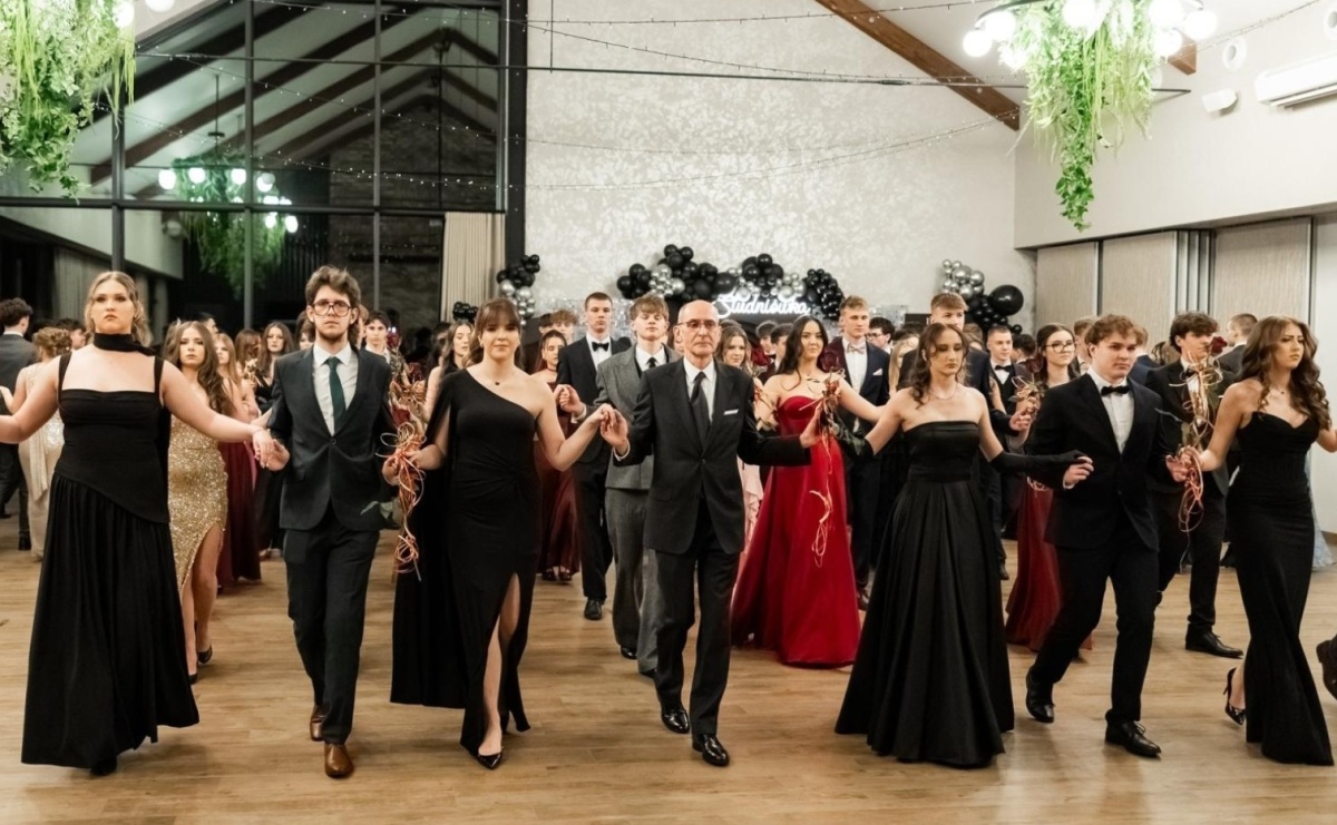 ZSO nr 1 w Raciborzu po raz pierwszy bawi się na studniówce w Rudach [FOTO i WIDEO] - Serwis informacyjny z Raciborza - naszraciborz.pl