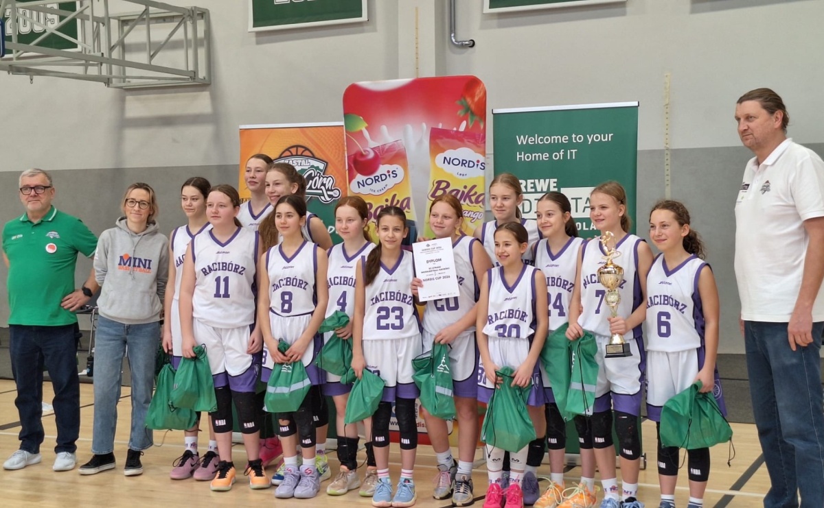 Młodzież rozbiła bank. Złoty weekend koszykarzy i koszykarek MiniBasketball Racibórz - Serwis informacyjny z Raciborza - naszraciborz.pl