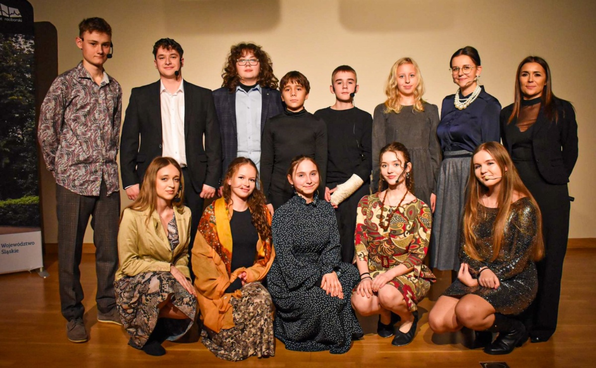 Teatralna niedziela na Zamku Piastowskim. STÓŁ poruszył widzów - Serwis informacyjny z Raciborza - naszraciborz.pl