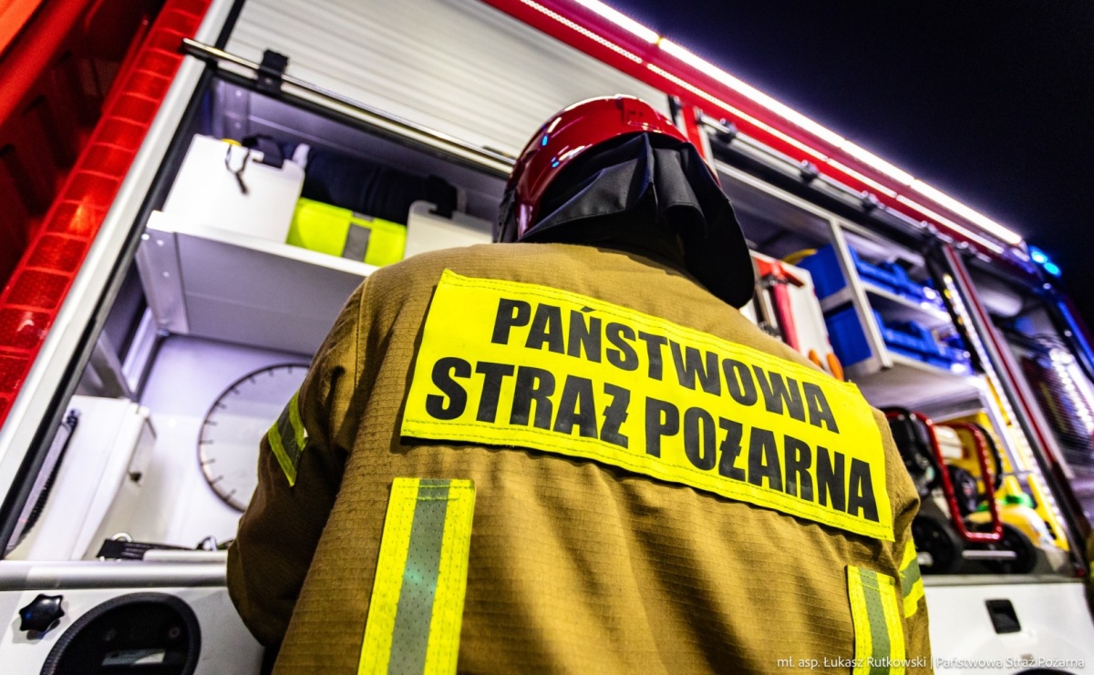 Czujka, balkon, cztery auta i ogień w kominie. Jeden dzień pracy służb w Raciborzu i okolicach - Serwis informacyjny z Raciborza - naszraciborz.pl