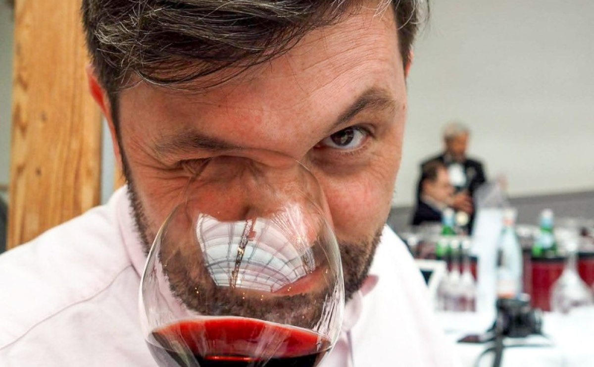 Od Rzymu do Raciborza. Jeden z najbardziej cenionych krytyków winiarskich odwiedzi zamek - Serwis informacyjny z Raciborza - naszraciborz.pl