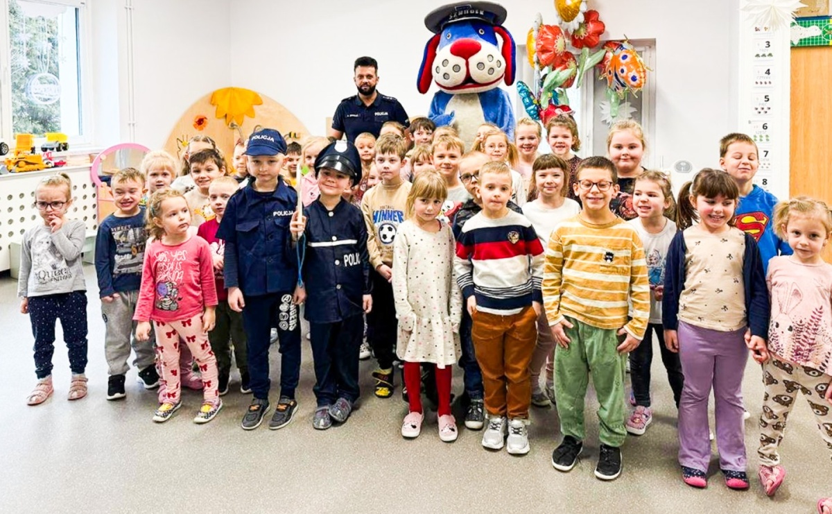 Bezpieczne ferie dla przedszkolaków. Policjant w ZSP 4 - Serwis informacyjny z Raciborza - naszraciborz.pl
