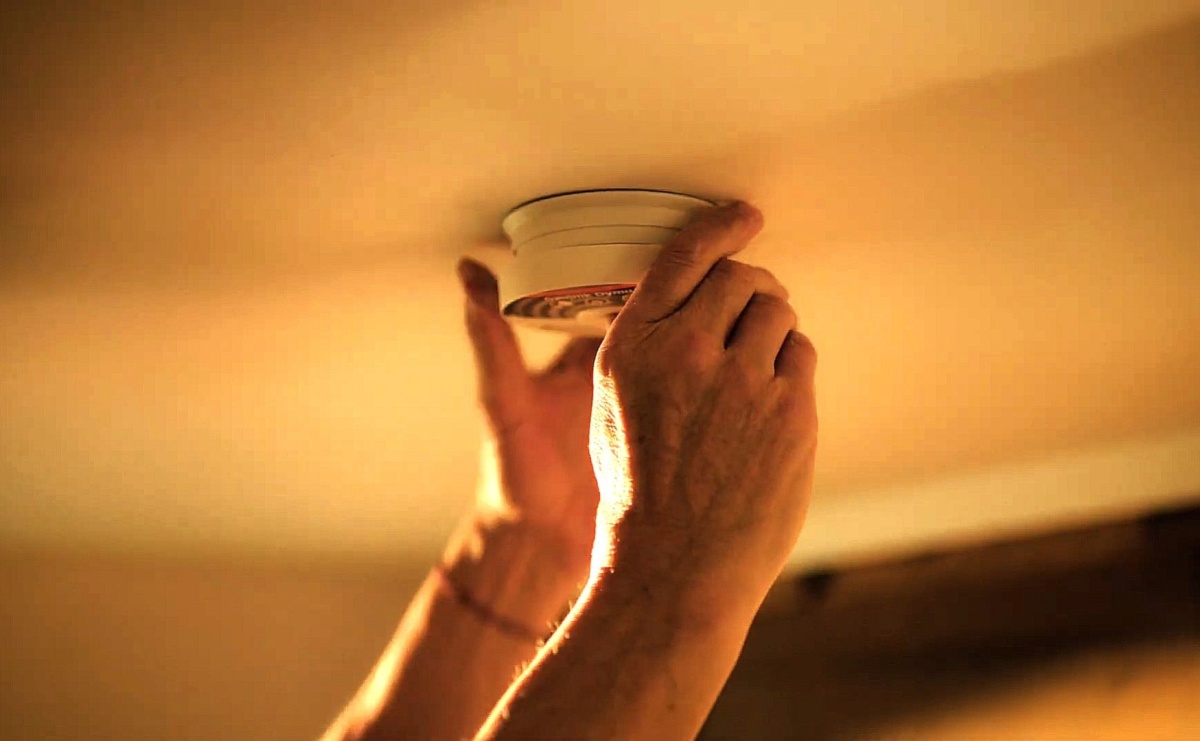 Małe urządzenia, wielka różnica. Jak czujki dymu i tlenku węgla chronią dom - Serwis informacyjny z Raciborza - naszraciborz.pl