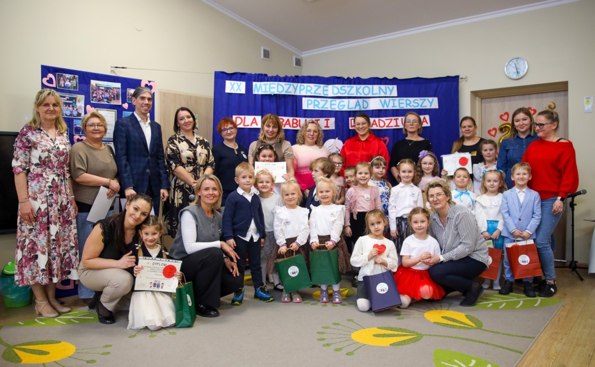 XX Przegląd Wierszy dla Babusi i Dziadziusia w Przedszkolu nr 15 - Serwis informacyjny z Raciborza - naszraciborz.pl