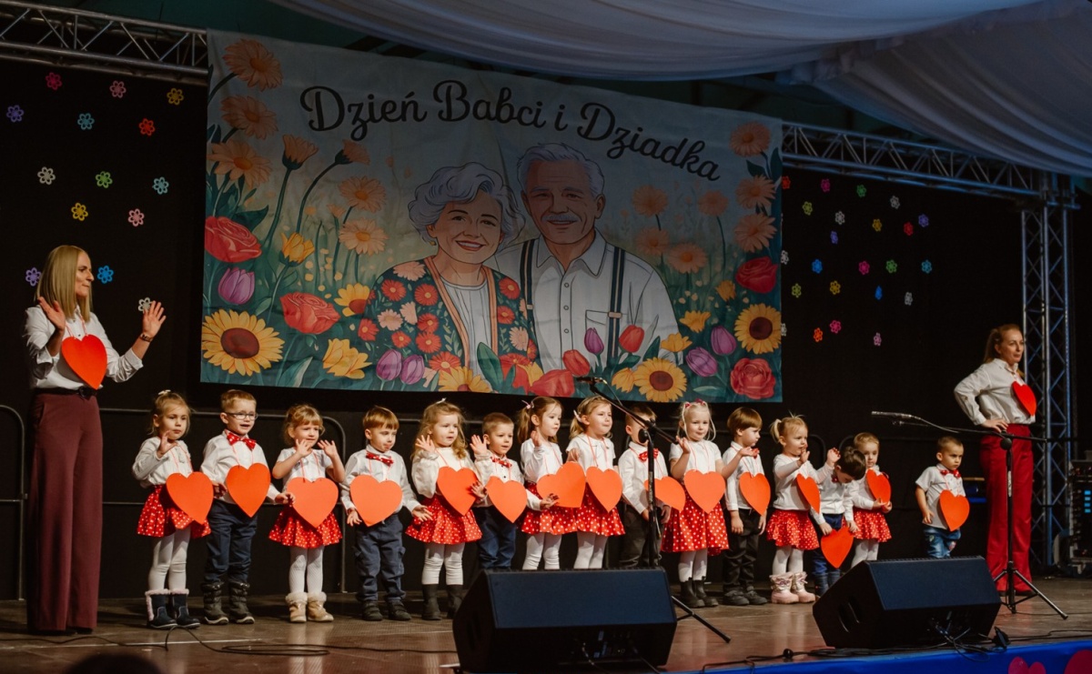 Dzień Babci i Dziadka w Pietrowicach Wielkich – wspólne świętowanie w centrum społeczno-kulturalnym - Serwis informacyjny z Raciborza - naszraciborz.pl
