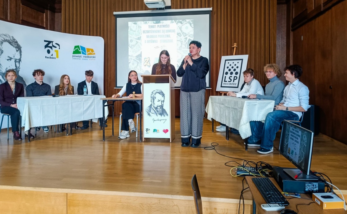 Preferencje płatnicze pokoleń tematem debaty oksfordzkiej - Serwis informacyjny z Raciborza - naszraciborz.pl