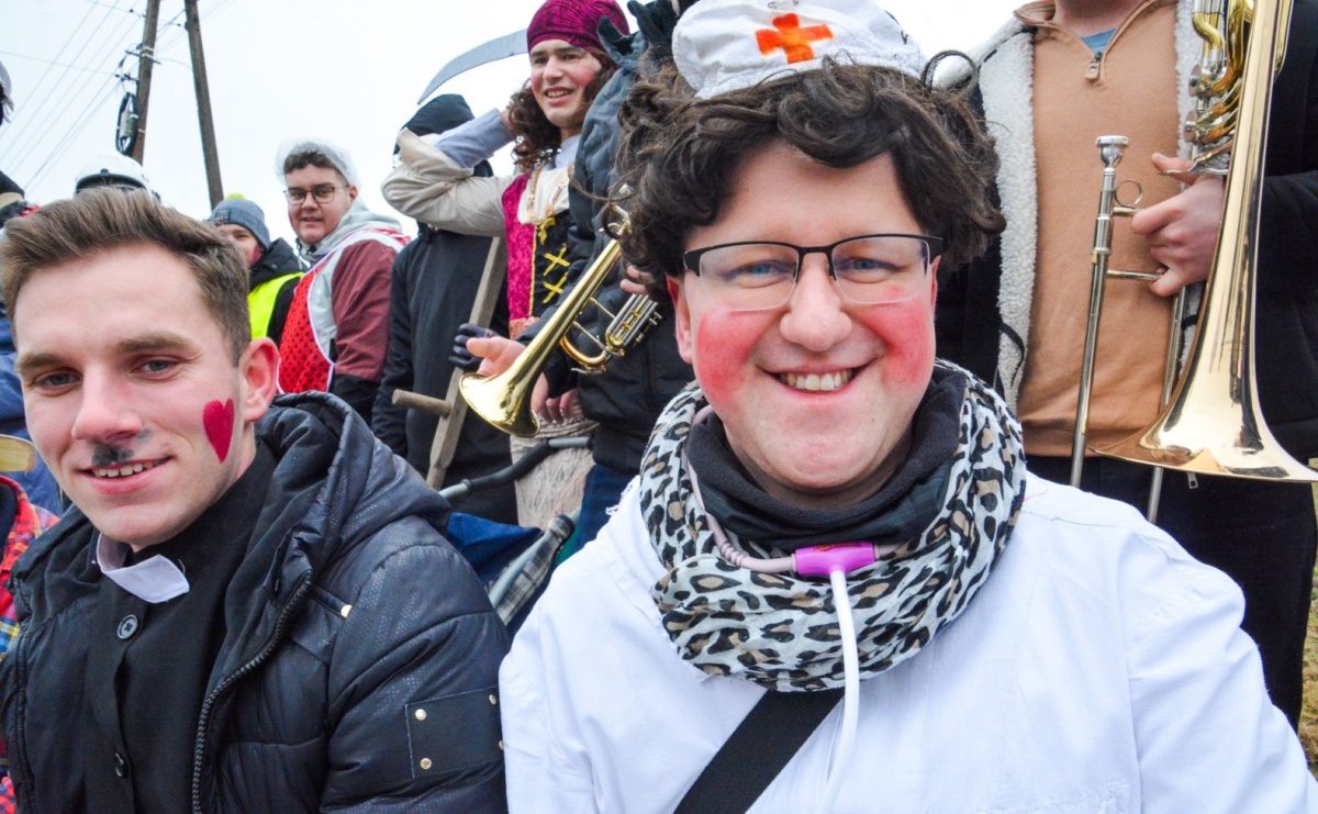 Śląskie wodzenie niedźwiedzia: Tradycja, która wciąż tętni życiem w gminie Rudnik - Serwis informacyjny z Raciborza - naszraciborz.pl