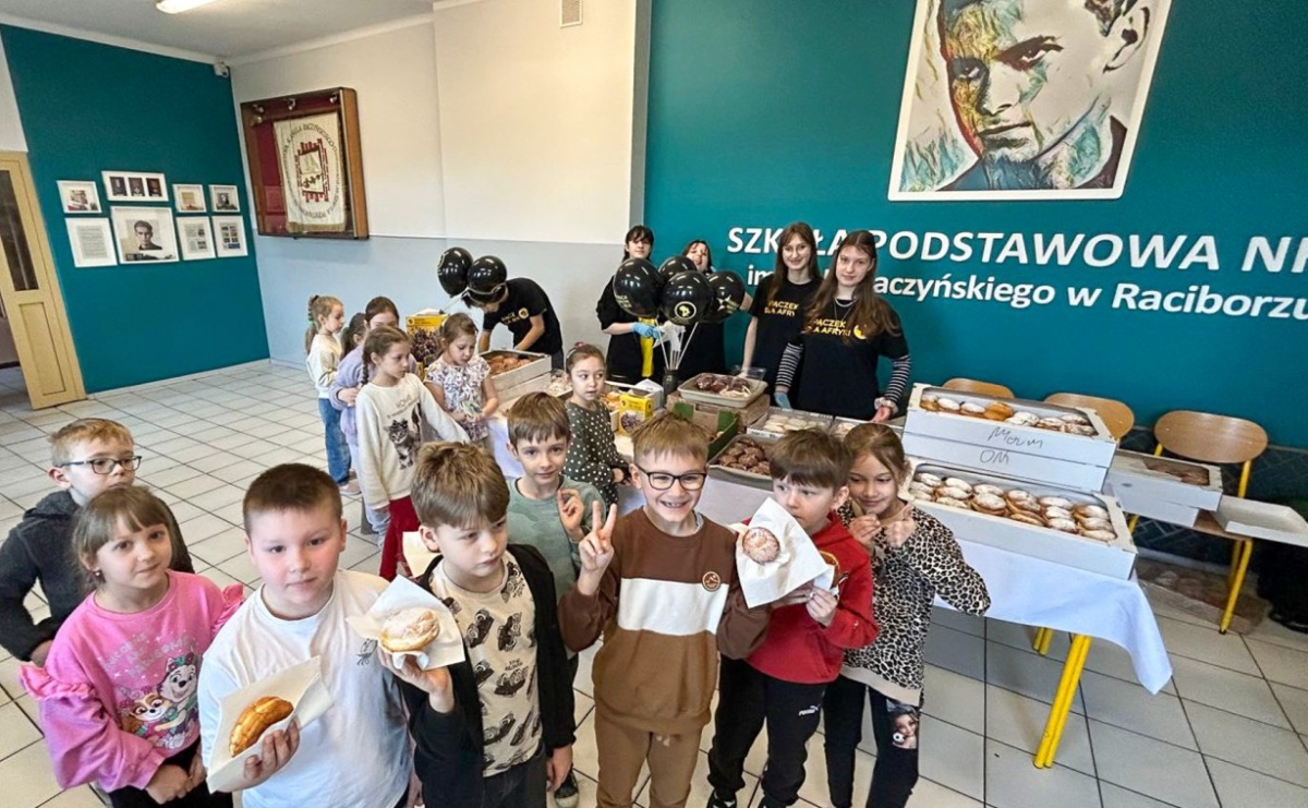 Pączek, który zmienia świat. Szkolna akcja pełna serca w Raciborzu - Serwis informacyjny z Raciborza - naszraciborz.pl