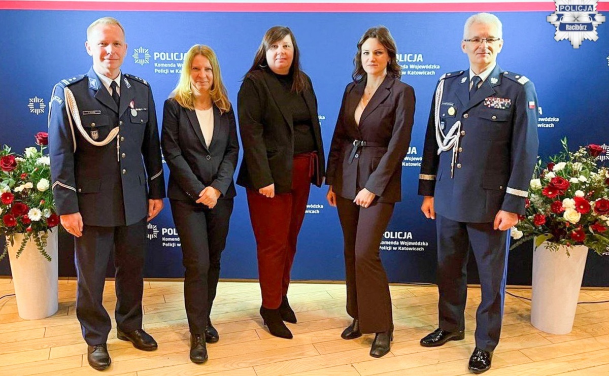 Dzień Służby Cywilnej w raciborskiej komendzie. Podziękowania dla pracowników administracji - Serwis informacyjny z Raciborza - naszraciborz.pl