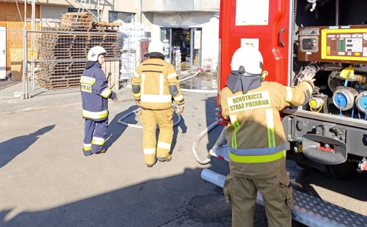 Dym nad sklepem, kolizja na Wrocławskiej i fałszywy alarm w restauracji [RAPORT 998] - Serwis informacyjny z Raciborza - naszraciborz.pl