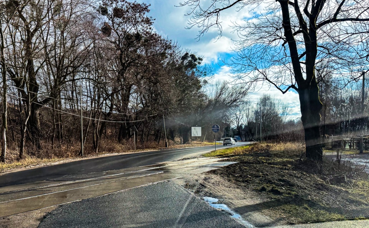 Czy na Brzeskiej musi dojść do tragedii? Radna i mieszkańcy walczą o dokończenie ścieżki rowerowej - Serwis informacyjny z Raciborza - naszraciborz.pl