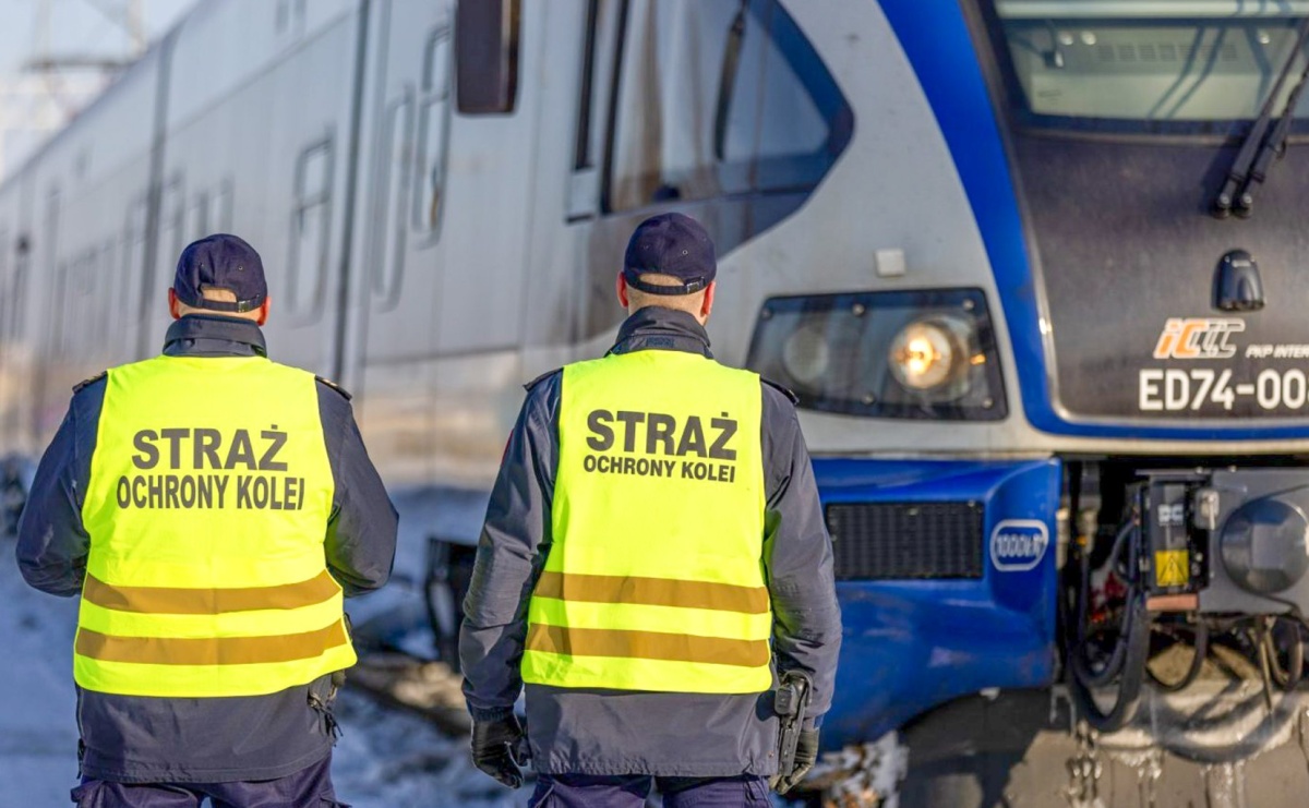 Trzy osoby układały kamienie na torach w rejonie zbiornika Racibórz. Interweniowała SOK - Serwis informacyjny z Raciborza - naszraciborz.pl