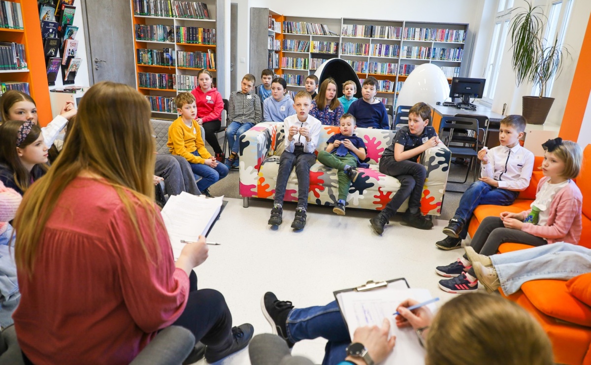 Czerwone krzesło - biblioteka ogłasza nowy konkurs wiedzy dla dzieci - Serwis informacyjny z Raciborza - naszraciborz.pl