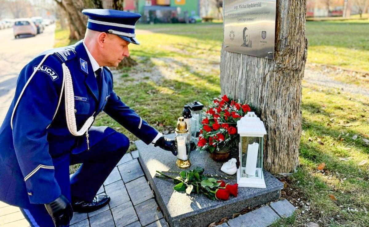 Międzynarodowy Dzień Pamięci o Poległych Policjantach. Hołd dla asp. Michała Kędzierskiego w Raciborzu - Serwis informacyjny z Raciborza - naszraciborz.pl