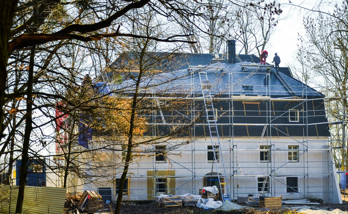 Pałacyk w Łężczoku odzyskuje blask. Postęp prac widać coraz wyraźniej - Serwis informacyjny z Raciborza - naszraciborz.pl