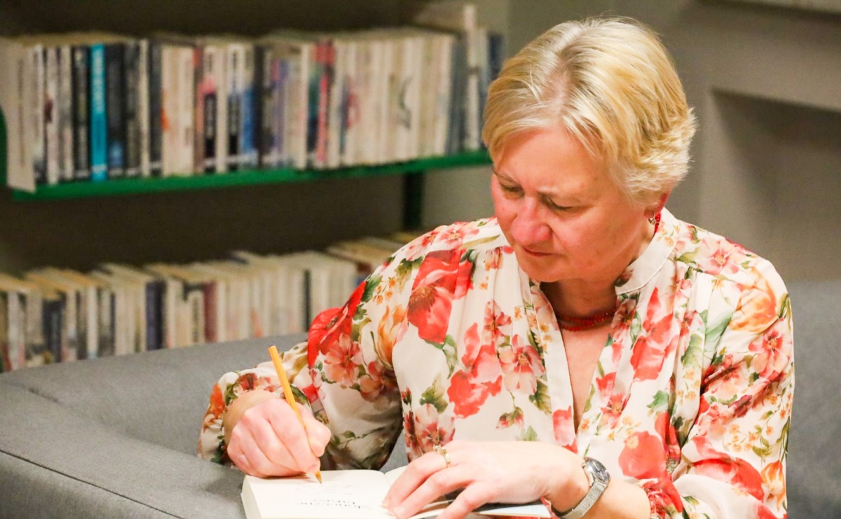 Dzień Kobiet z Książką - spotkanie autorskie z Danutą Chlupową - Serwis informacyjny z Raciborza - naszraciborz.pl