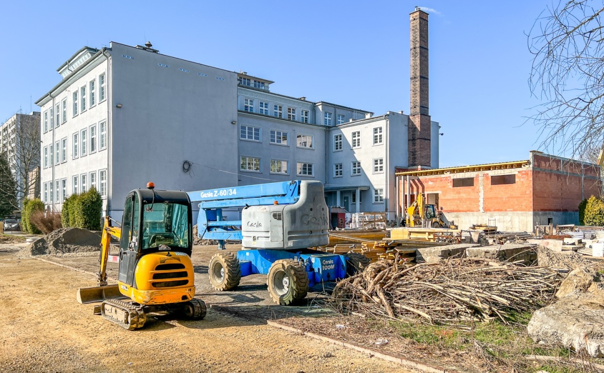 Trwa budowa bazy sportowej dla II LO w Raciborzu - Serwis informacyjny z Raciborza - naszraciborz.pl