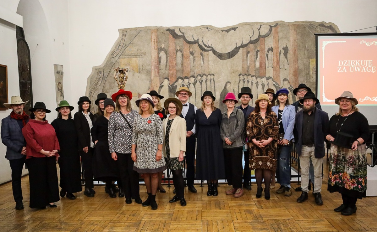 Parada kapeluszy o historycznej duszy w Muzeum w Raciborzu - Serwis informacyjny z Raciborza - naszraciborz.pl