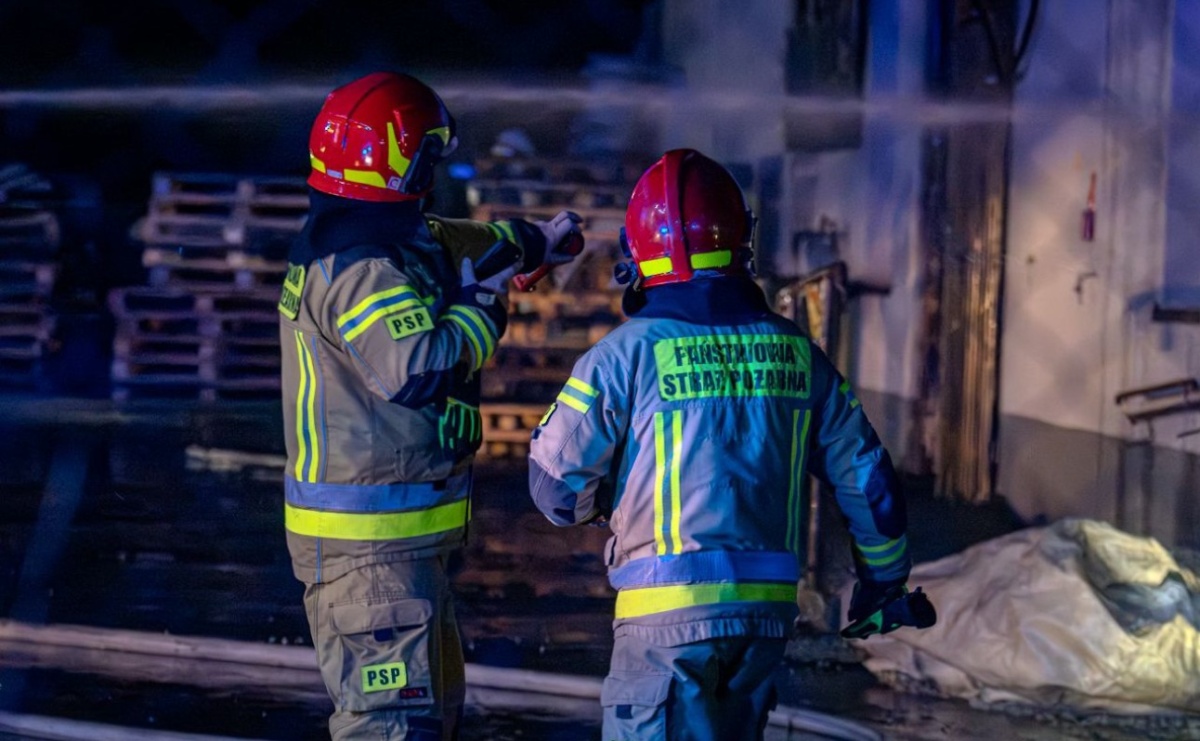 Czujka tlenku węgla, pożar trawy i zadymienie w mieszkaniu – pracowity dzień strażaków w powiecie raciborskim - Serwis informacyjny z Raciborza - naszraciborz.pl