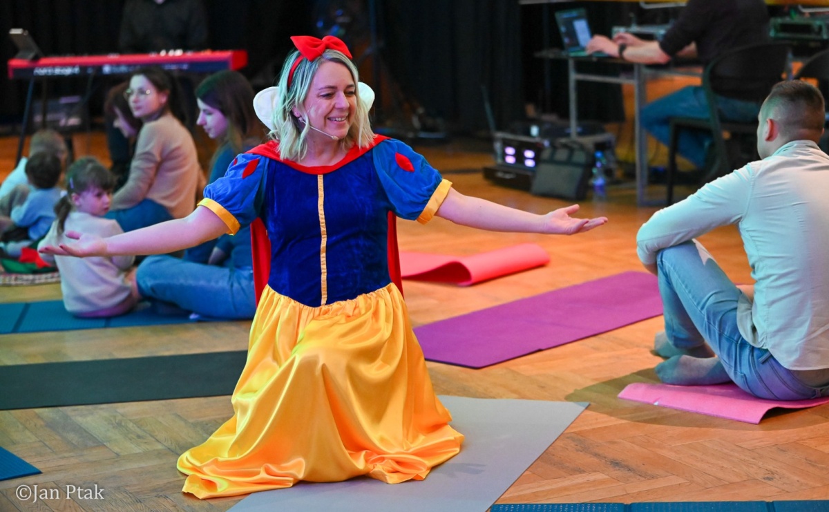 Maluchy w krainie dźwięku. Najmłodsi poznali muzyczny świat Śnieżki i siedmiu krasnoludków - Serwis informacyjny z Raciborza - naszraciborz.pl