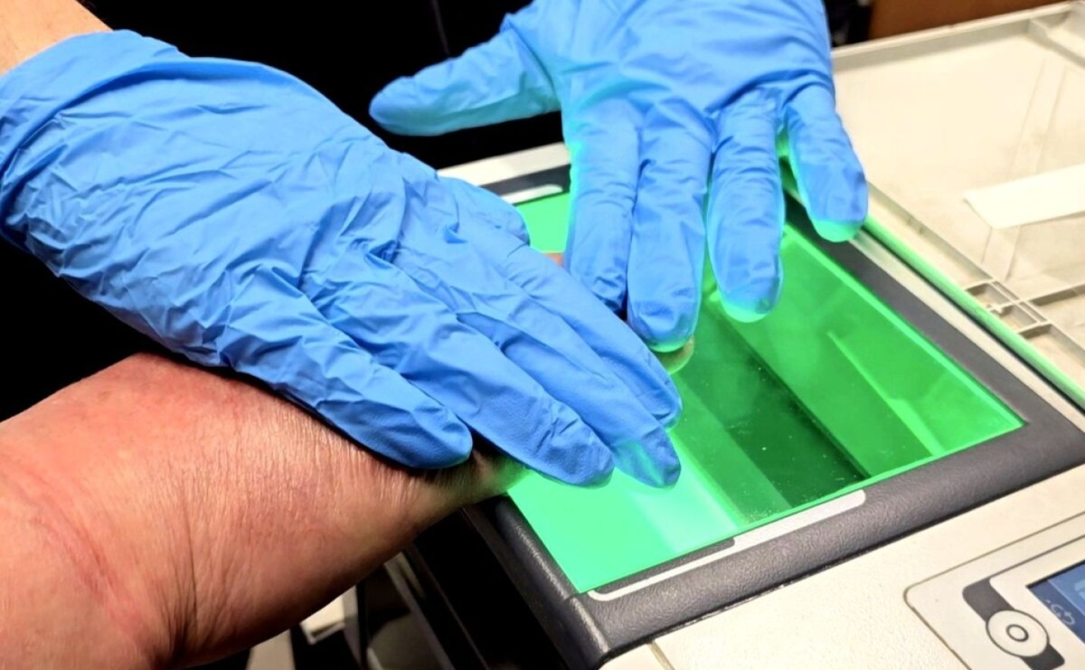 Rozbito grupę zajmująca się handlem ludźmi. Wśród zatrzymanych dwaj funkcjonariusze SG - Serwis informacyjny z Raciborza - naszraciborz.pl