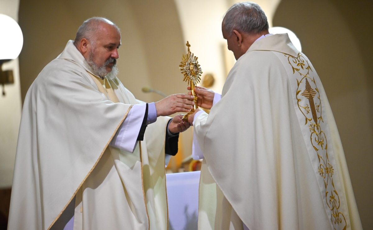 Mija pięć lat od poświęcenia kaplicy wieczystej adoracji przy kościele NSPJ. Wprowadzono relikwie św. Ojca Pio - Serwis informacyjny z Raciborza - naszraciborz.pl