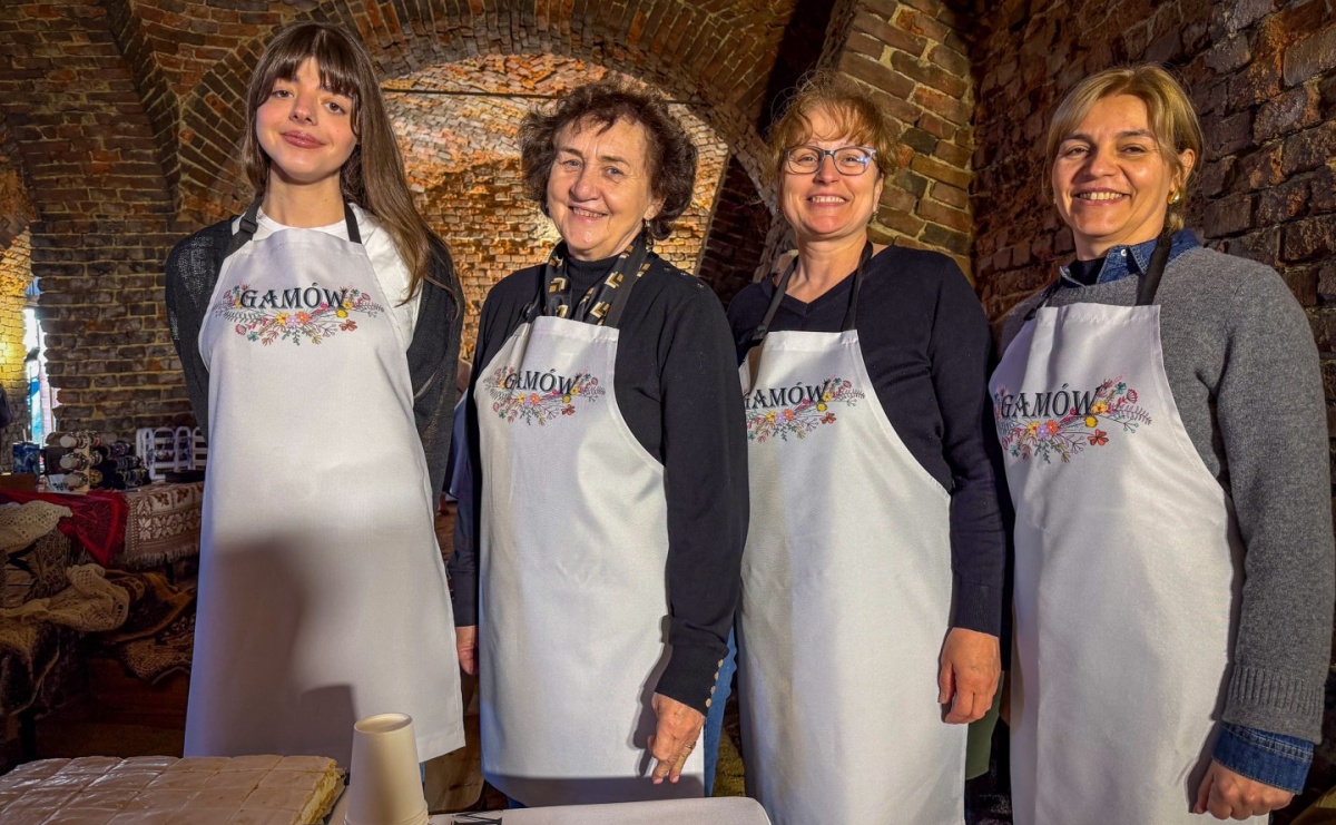 Jarmark w Sławikowie przyciąga mieszkańców. Sprzyja pogoda i wyjątkowa atmosfera - Serwis informacyjny z Raciborza - naszraciborz.pl