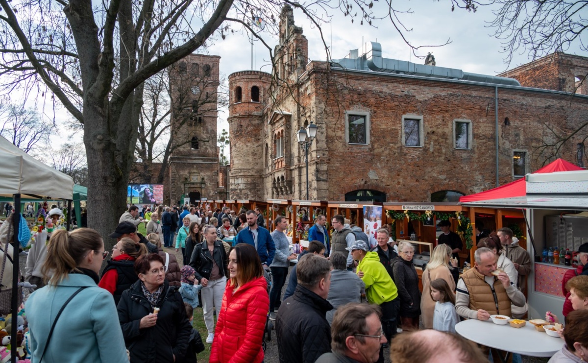 Kiermasz Wielkanocny w Tworkowie przyciągnął tłumy mieszkańców - Serwis informacyjny z Raciborza - naszraciborz.pl