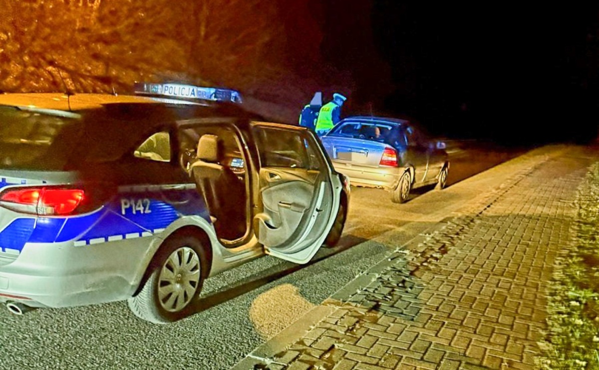 Czujność policjantów poza służbą uratowała uczestników ruchu. Zatrzymano kierującą pod wpływem narkotyków [WIDEO] - Serwis informacyjny z Raciborza - naszraciborz.pl