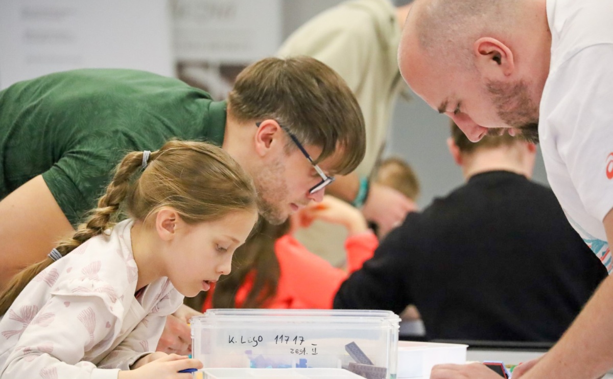 Przygoda z klockami LEGO w bibliotecznym Klubie Ojca - Serwis informacyjny z Raciborza - naszraciborz.pl