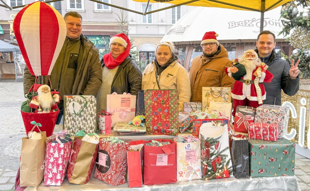 Podaj prezent – dziesiąta edycja akcji pomocowej w Raciborzu - Serwis informacyjny z Raciborza - naszraciborz.pl