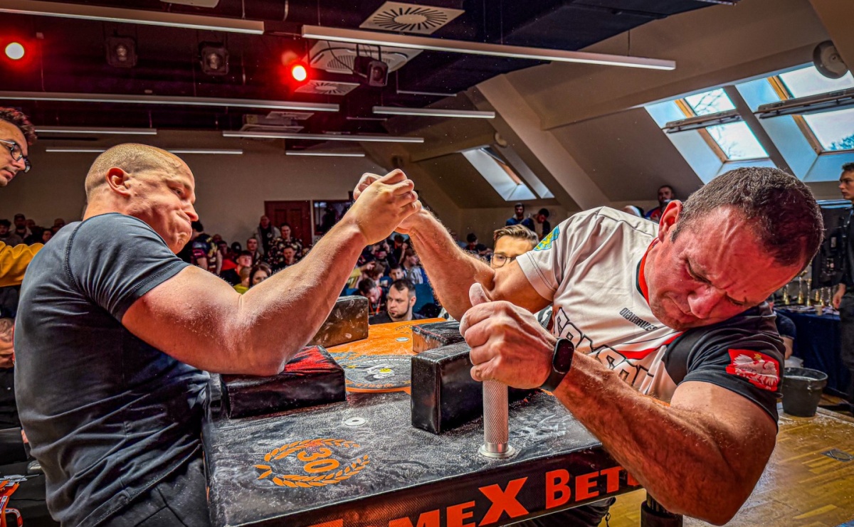 Racibórz areną krajowej rywalizacji. Na zamku trwają XXVI Mistrzostwa Polski w Armwrestlingu - Serwis informacyjny z Raciborza - naszraciborz.pl