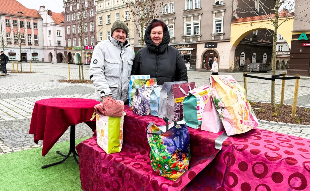 Ostatnia, dziesiąta edycja akcji PODAJ PREZENT zakończona – czas na nowe otwarcie - Serwis informacyjny z Raciborza - naszraciborz.pl