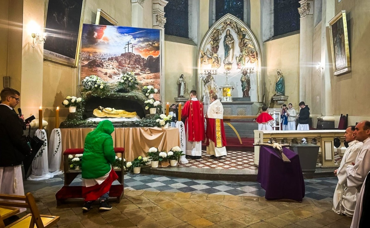 Wigilia Paschalna i Rezurekcja w języku niemieckim w kościele św. Jakuba na rynku - Serwis informacyjny z Raciborza - naszraciborz.pl