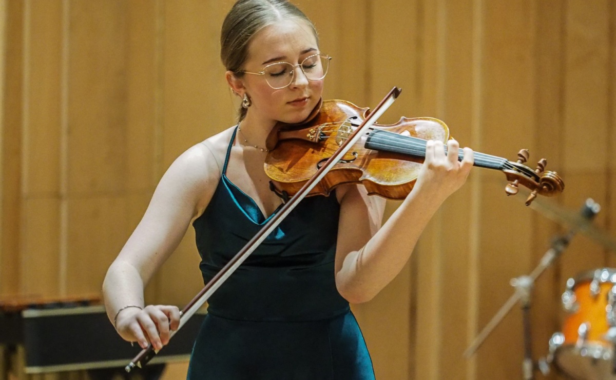 Magia skrzypiec w raciborskiej PSM. Recital Oliwii Gronowicz - Serwis informacyjny z Raciborza - naszraciborz.pl
