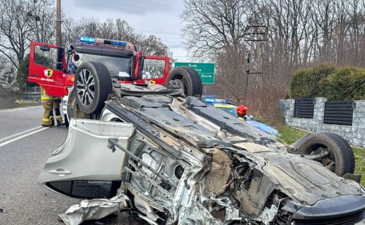 Policja o wstępnych ustaleniach dotyczących przyczyn wypadku na DW 919 - Serwis informacyjny z Raciborza - naszraciborz.pl