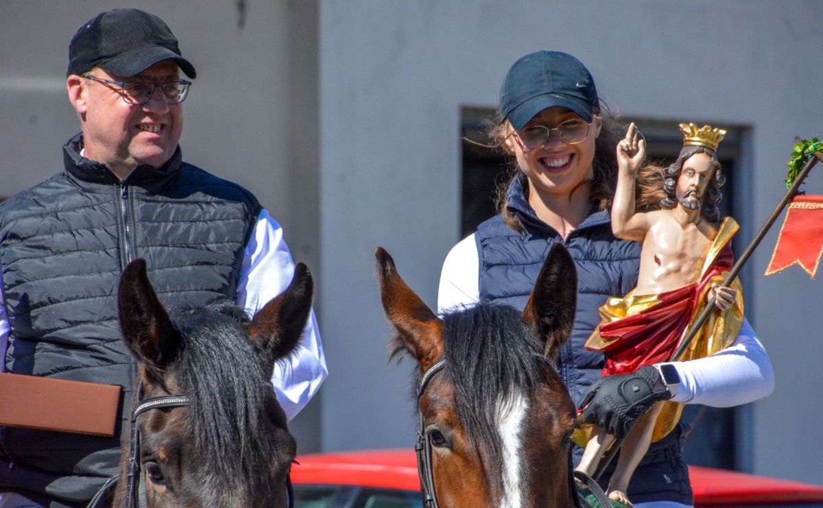 Pietrowice Wielkie: 101 koni, policjanci w siodle i husaria - wielkanocna tradycja procesji błagalnej - Serwis informacyjny z Raciborza - naszraciborz.pl