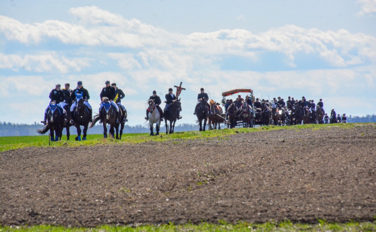 Bieńkowice: średniowieczna tradycja wciąż żywa - ponad sto koni w procesji [FOTO i WIDEO] - Serwis informacyjny z Raciborza - naszraciborz.pl
