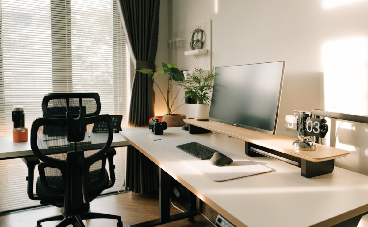 Jak urządzić funkcjonalne domowe biuro w małym mieszkaniu? - Serwis informacyjny z Raciborza - naszraciborz.pl